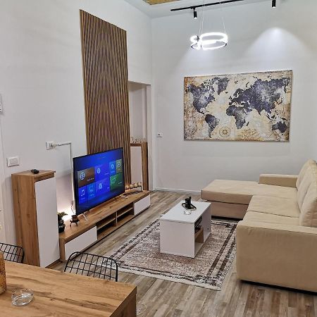 New Modern Apartment In The Center Of ティラナ エクステリア 写真