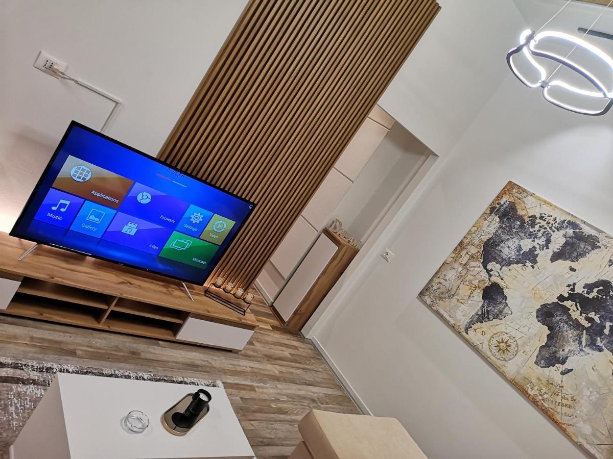 New Modern Apartment In The Center Of ティラナ エクステリア 写真