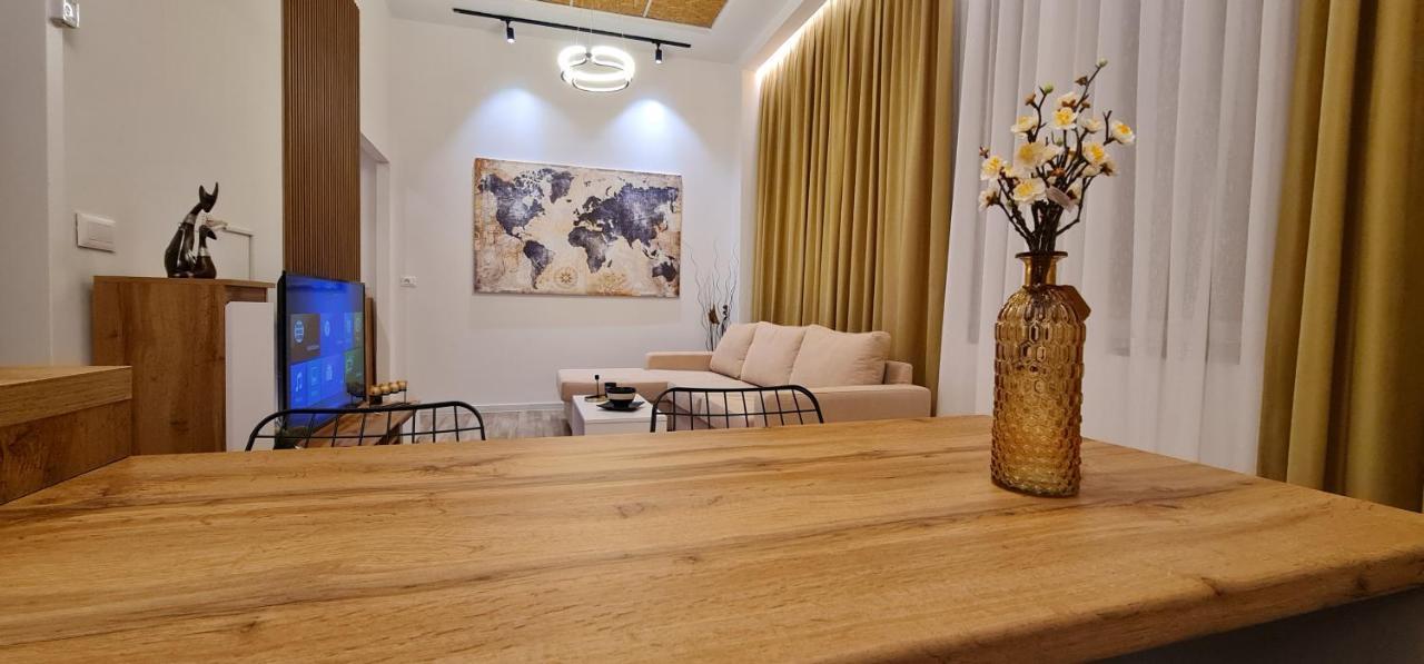 New Modern Apartment In The Center Of ティラナ エクステリア 写真