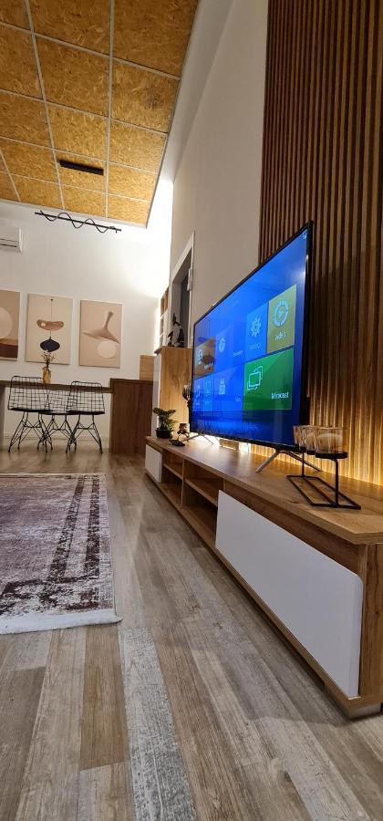 New Modern Apartment In The Center Of ティラナ エクステリア 写真