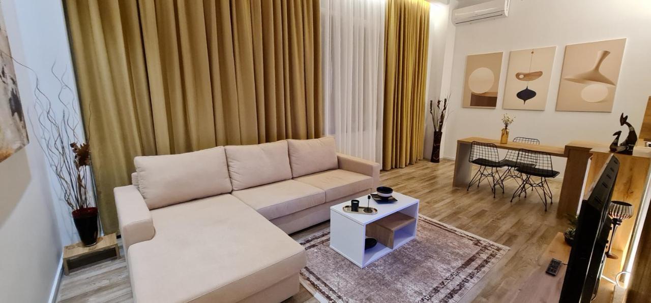 New Modern Apartment In The Center Of ティラナ エクステリア 写真