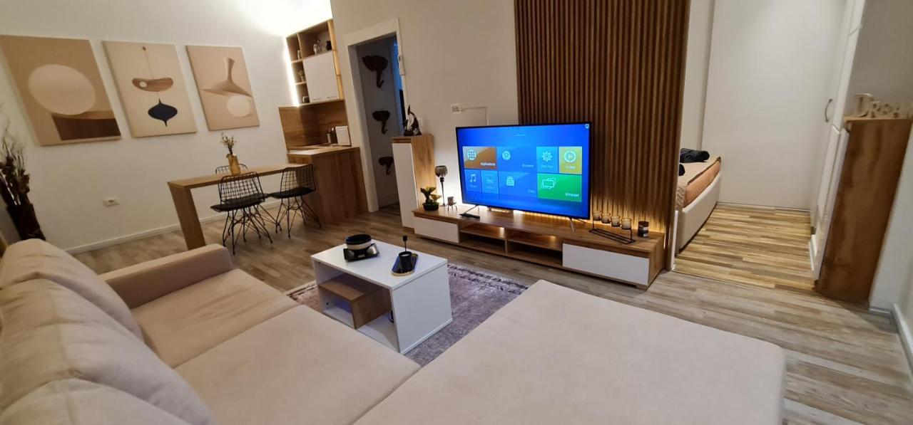 New Modern Apartment In The Center Of ティラナ エクステリア 写真